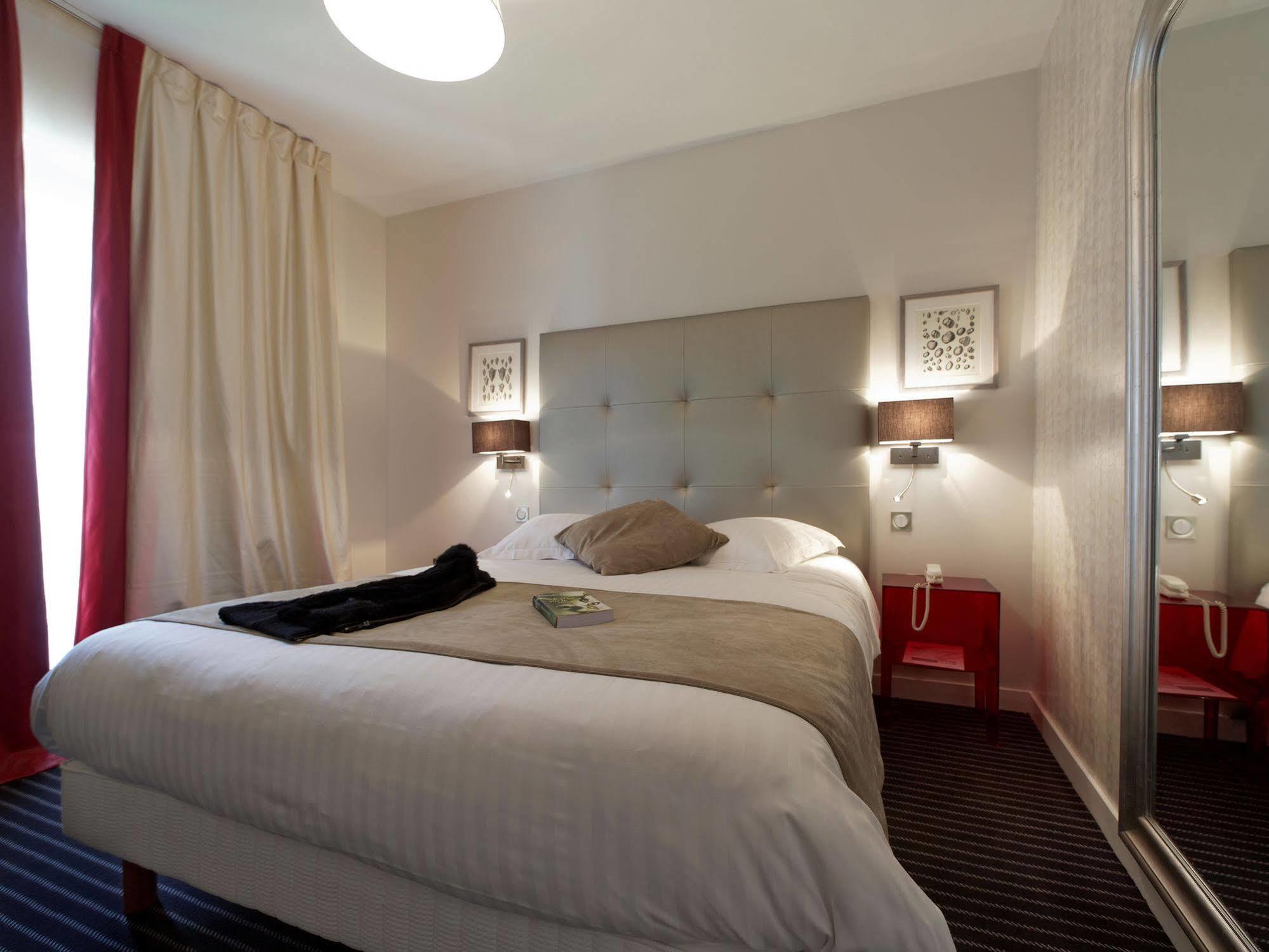 Hotel La Residence Des Artistes Roscoff Bagian luar foto