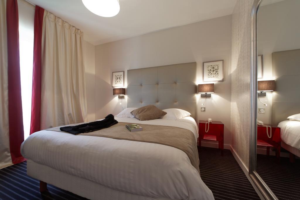 Hotel La Residence Des Artistes Roscoff Ruang foto